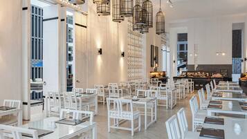 Daily buffet breakfast (THB 600 per person)