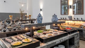 Daily buffet breakfast for a fee