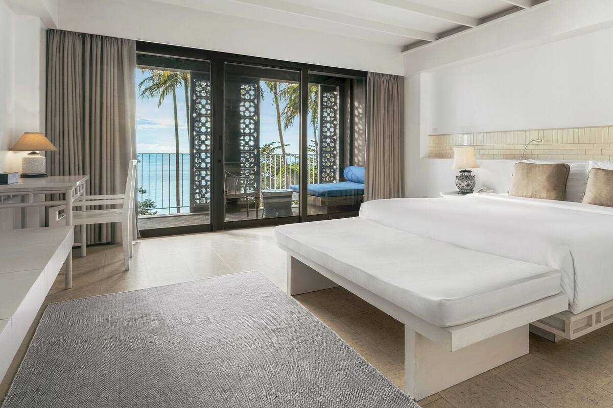 Deluxe Beachfront | 迷你吧、房內夾萬、書桌、遮光窗簾/窗簾