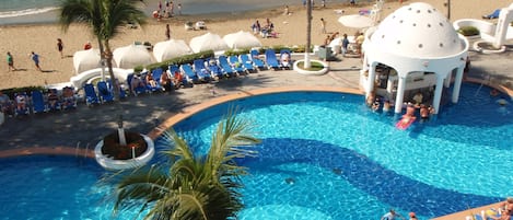 Outdoor pool, open 8:00 AM to 9:00 AM, pool loungers