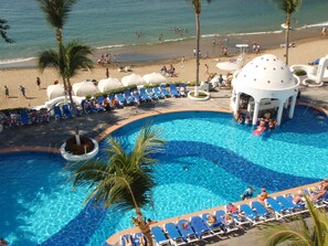 A pool area with lounge chairs and a small pavilion, surrounded by palm trees and a beach. - Sierra Mar Mazanillo (Manzanillo)