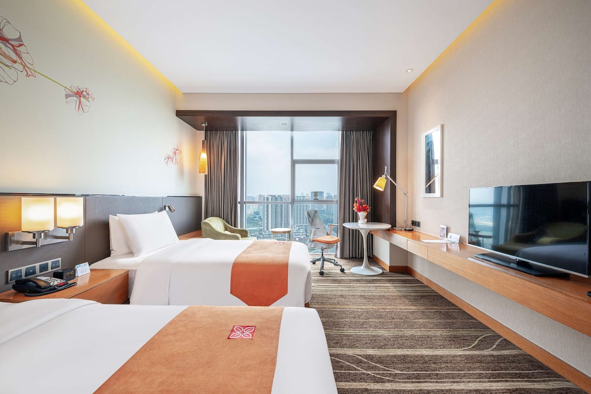 premium bedding, minibar, in-room safe, blackout curtains