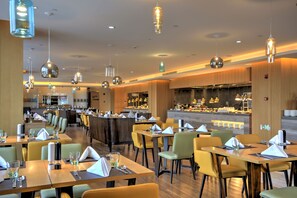 Breakfast (CNY 98 per person) - Hilton Garden Inn Chengdu Huayang (Chengdu)