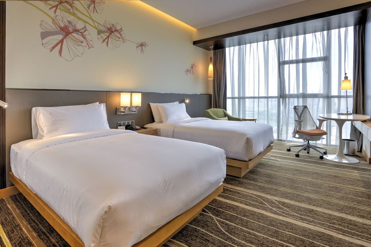 premium bedding, minibar, in-room safe, blackout curtains