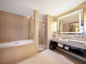 Bathroom - Hilton Garden Inn Chengdu Huayang (Chengdu)
