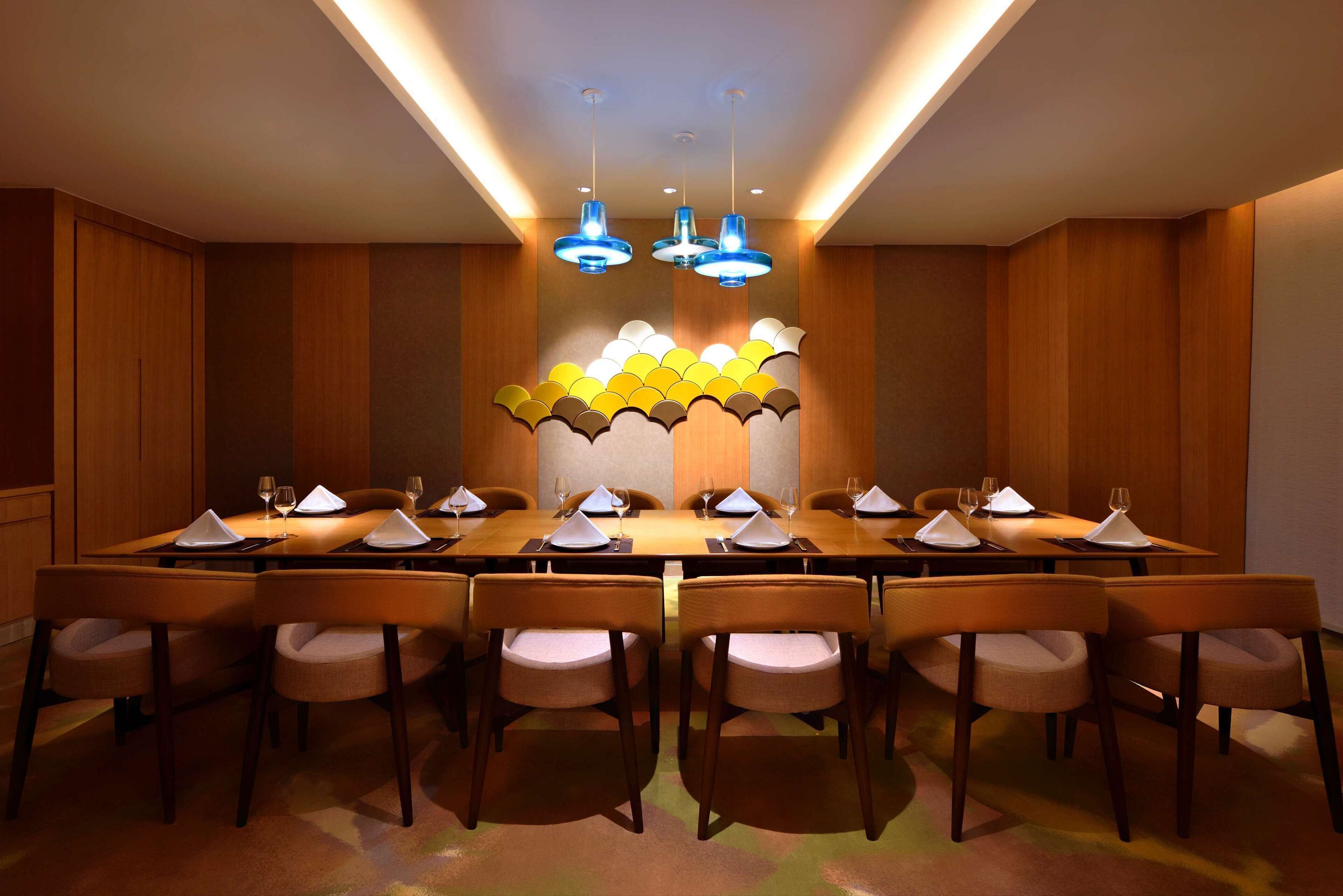 breakfast, lunch, dinner served; international cuisine