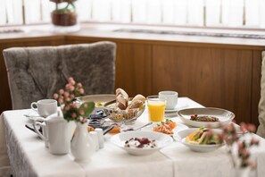 Free daily buffet breakfast - Hotel Seespitz (Ischgl)