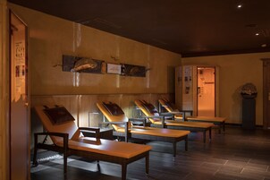 Sauna, steam room, massage/treatment rooms