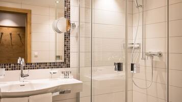 Superior Double Room, Balcony, Mountain View | Bathroom | Free toiletries, hair dryer, bathrobes, towels