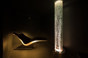 三溫暖烤箱、蒸氣室、按摩室/療程室