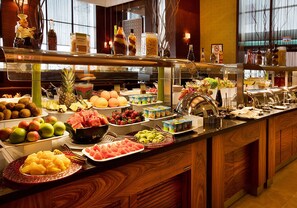 Colazione a buffet a pagamento, servita tutte le mattine 