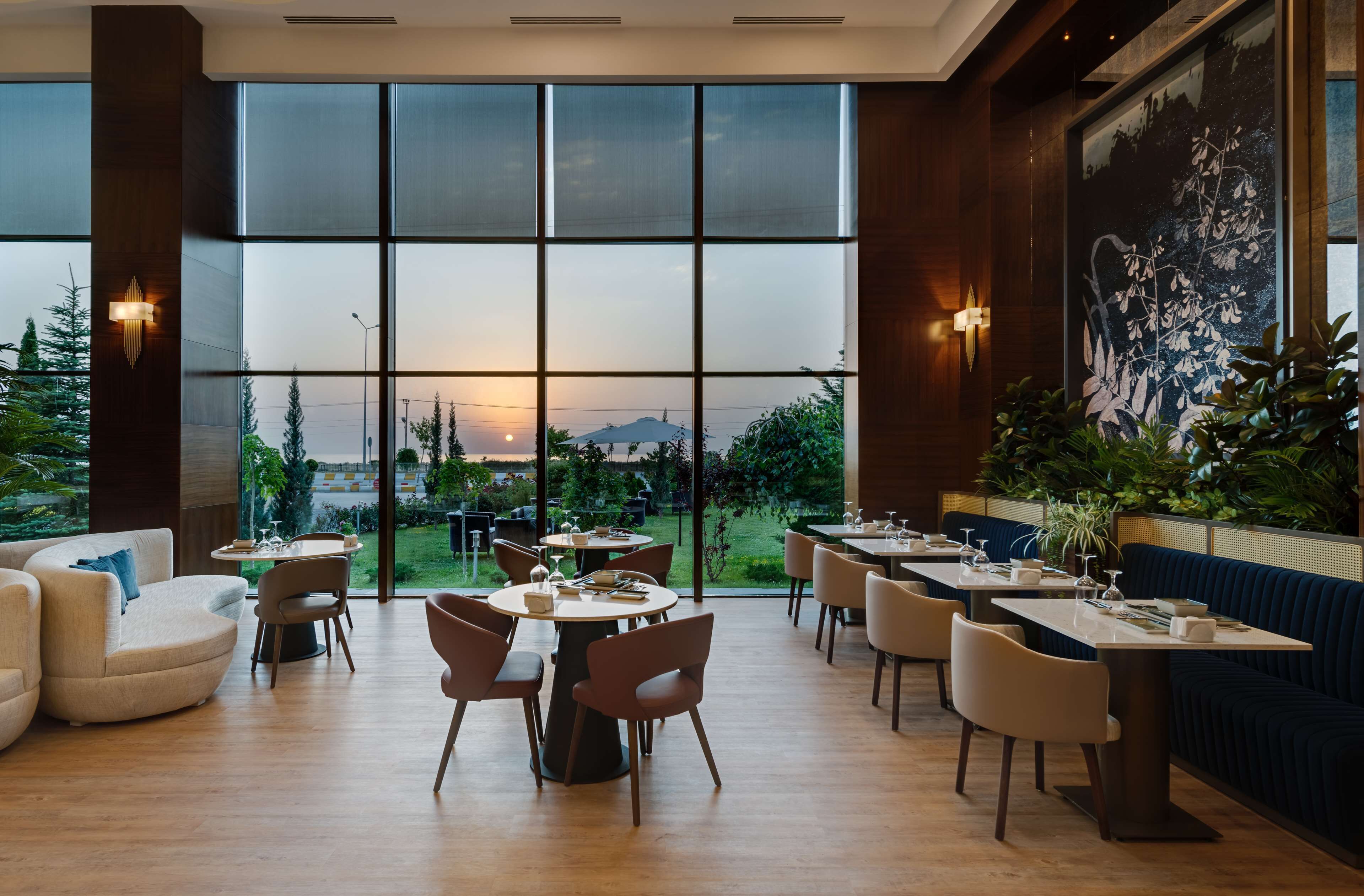 2 間餐廳；供應早餐