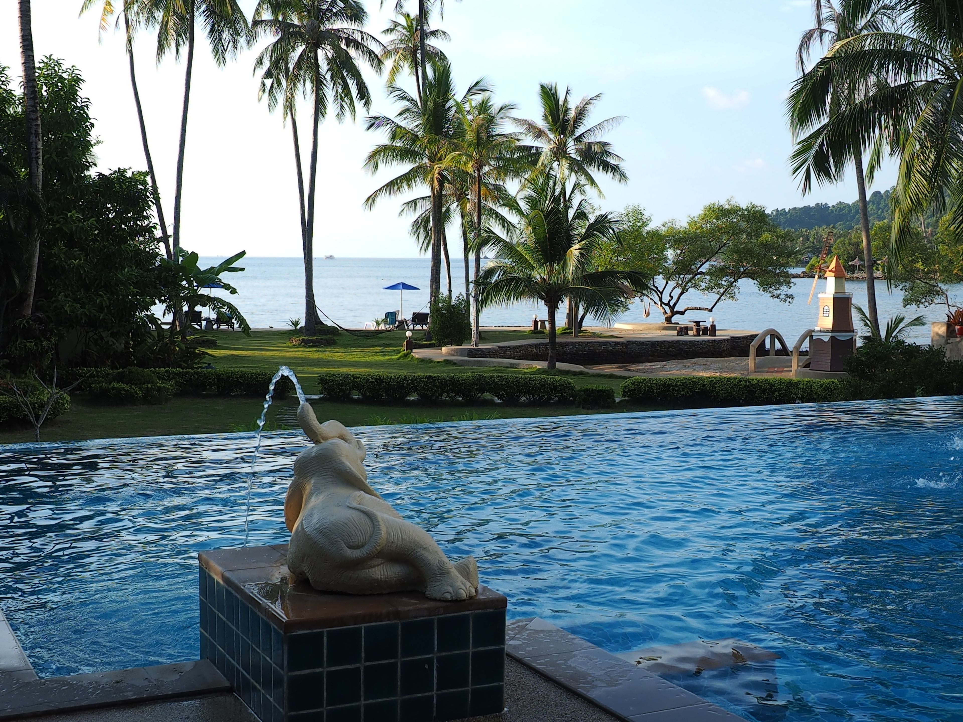 Outdoor pool, an infinity pool