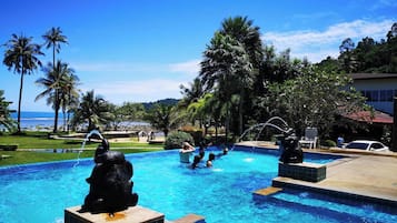 Outdoor pool, an infinity pool