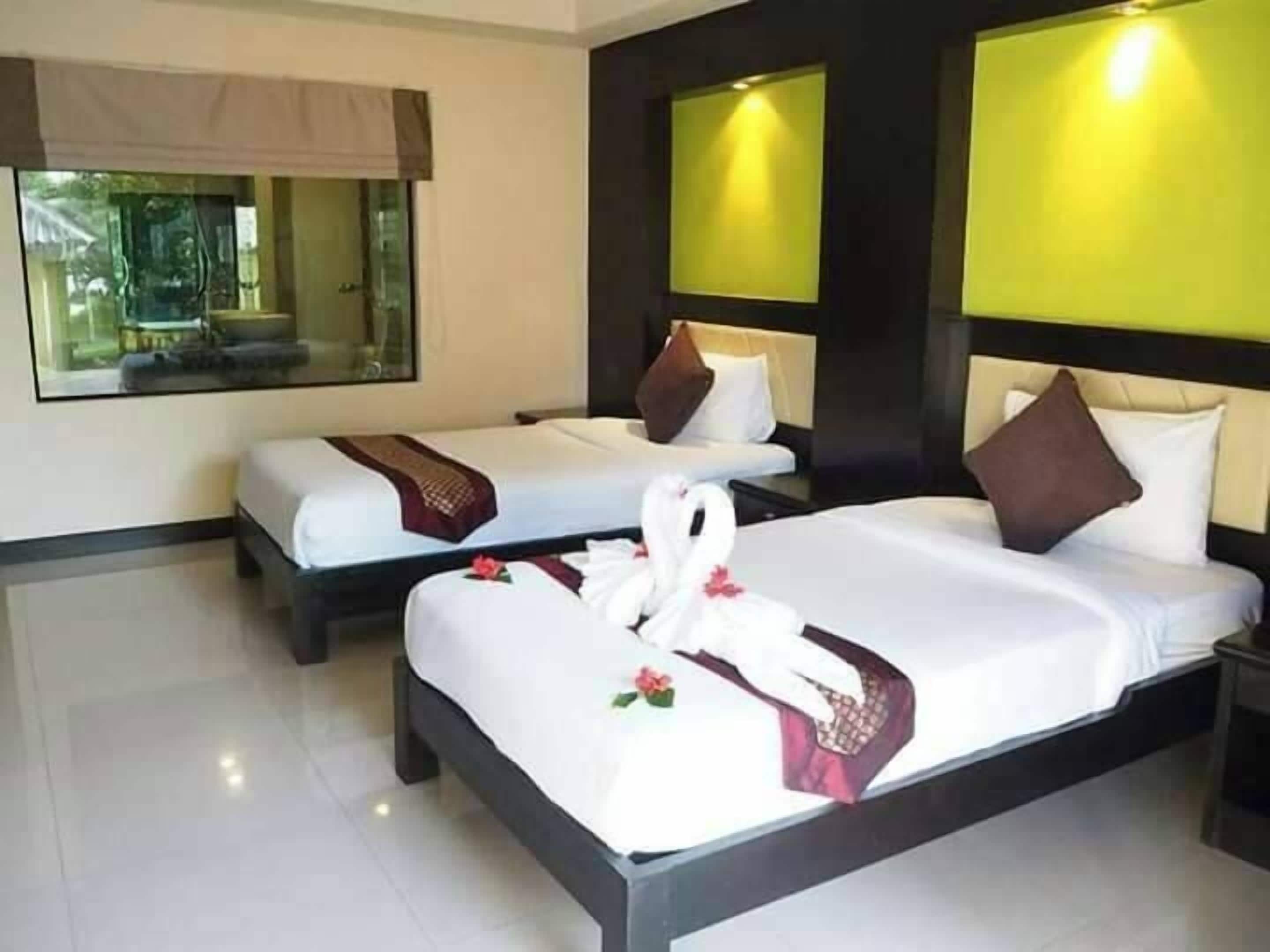 Caja de seguridad en la habitación, cortinas blackout y ropa de cama 