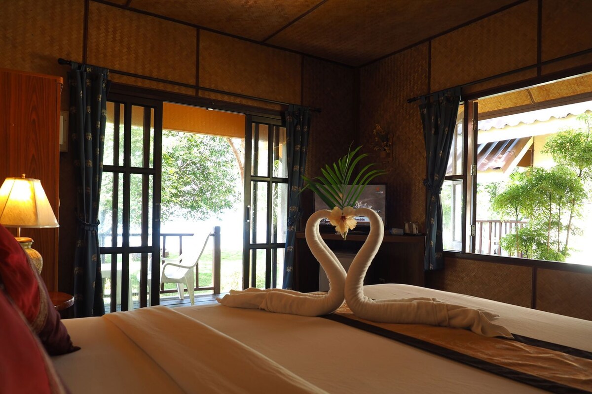 In-room safe, blackout curtains, bed sheets