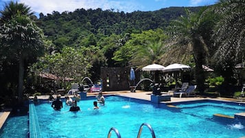 Outdoor pool, an infinity pool
