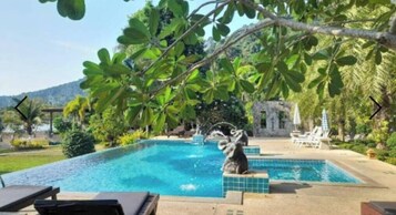 Outdoor pool, an infinity pool