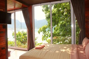 Seafront Deluxe Family,101 | Zimmersafe, Schreibtisch, Verdunkelungsvorhänge, kostenloses WLAN