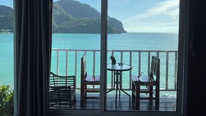 Seafront Deluxe Family,101 | 客房內保險箱、書桌、遮光布/窗簾、免費無線上網