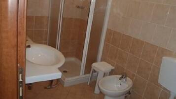 Quadruple Room | Bathroom