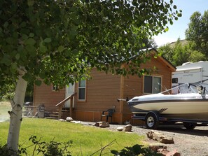 Terrace/patio - Gunnison Lakeside RV Park & Cabins – A Cruise Inn Park (Gunnison)