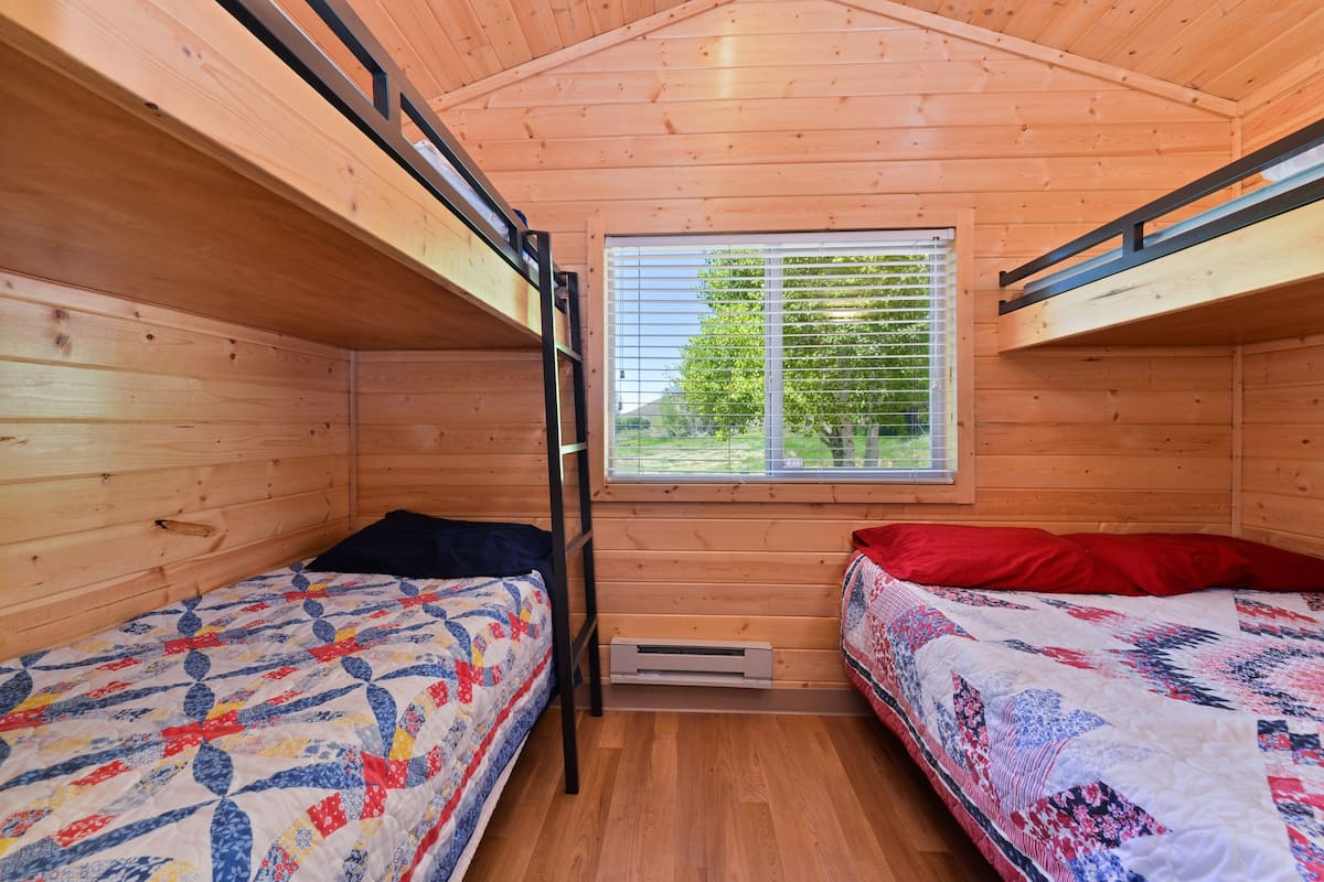 Cabaña Deluxe, 2 habitaciones, para no fumadores, cocina (Fully Furnished) | Wifi gratis