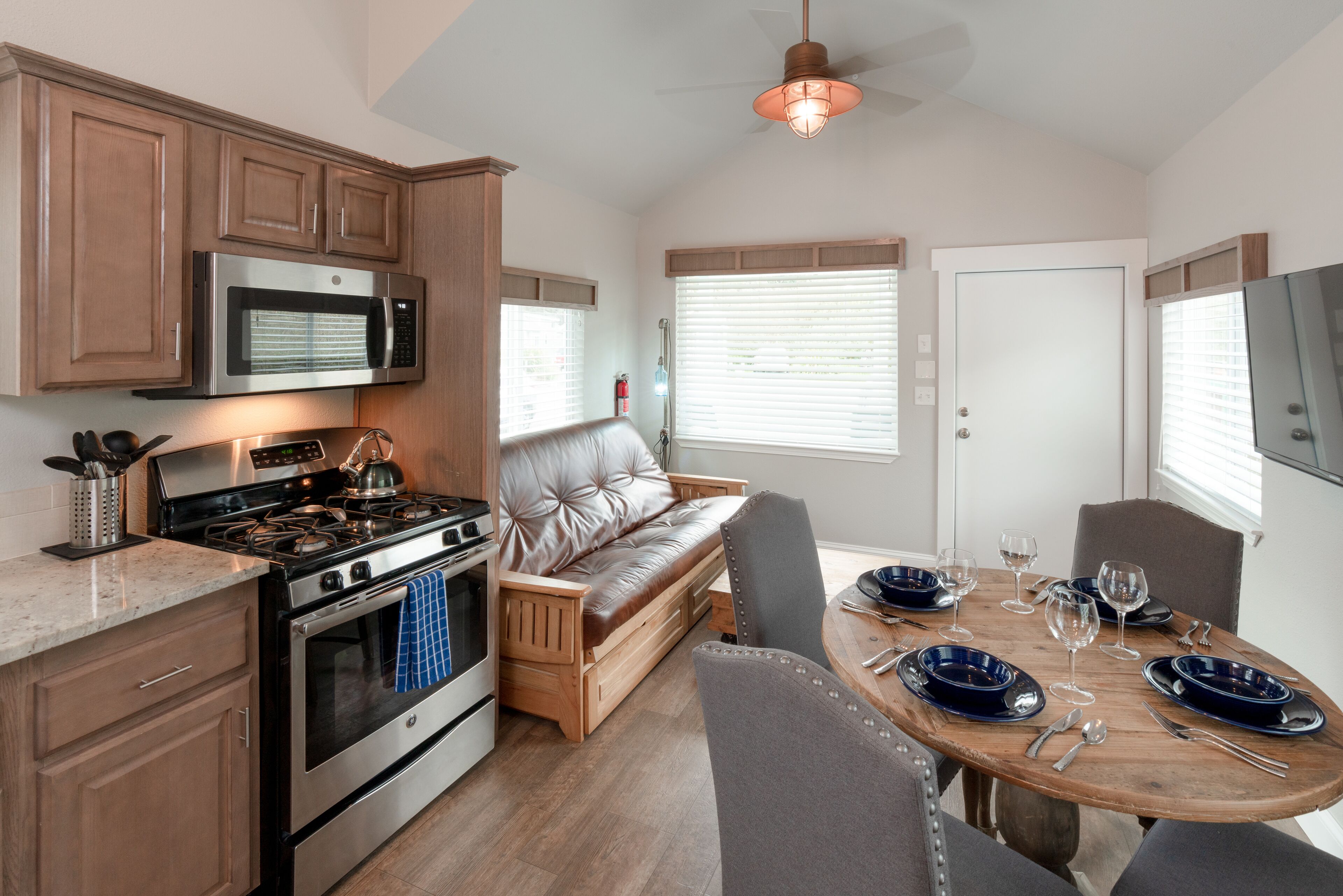 Cottage (w/Loft, Linens Provided) | Private kitchen