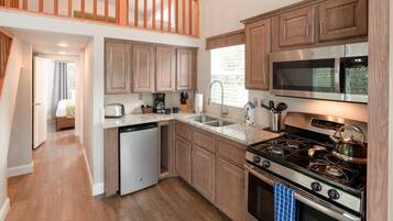 Cottage (w/Loft, Linens Provided) | Private kitchen
