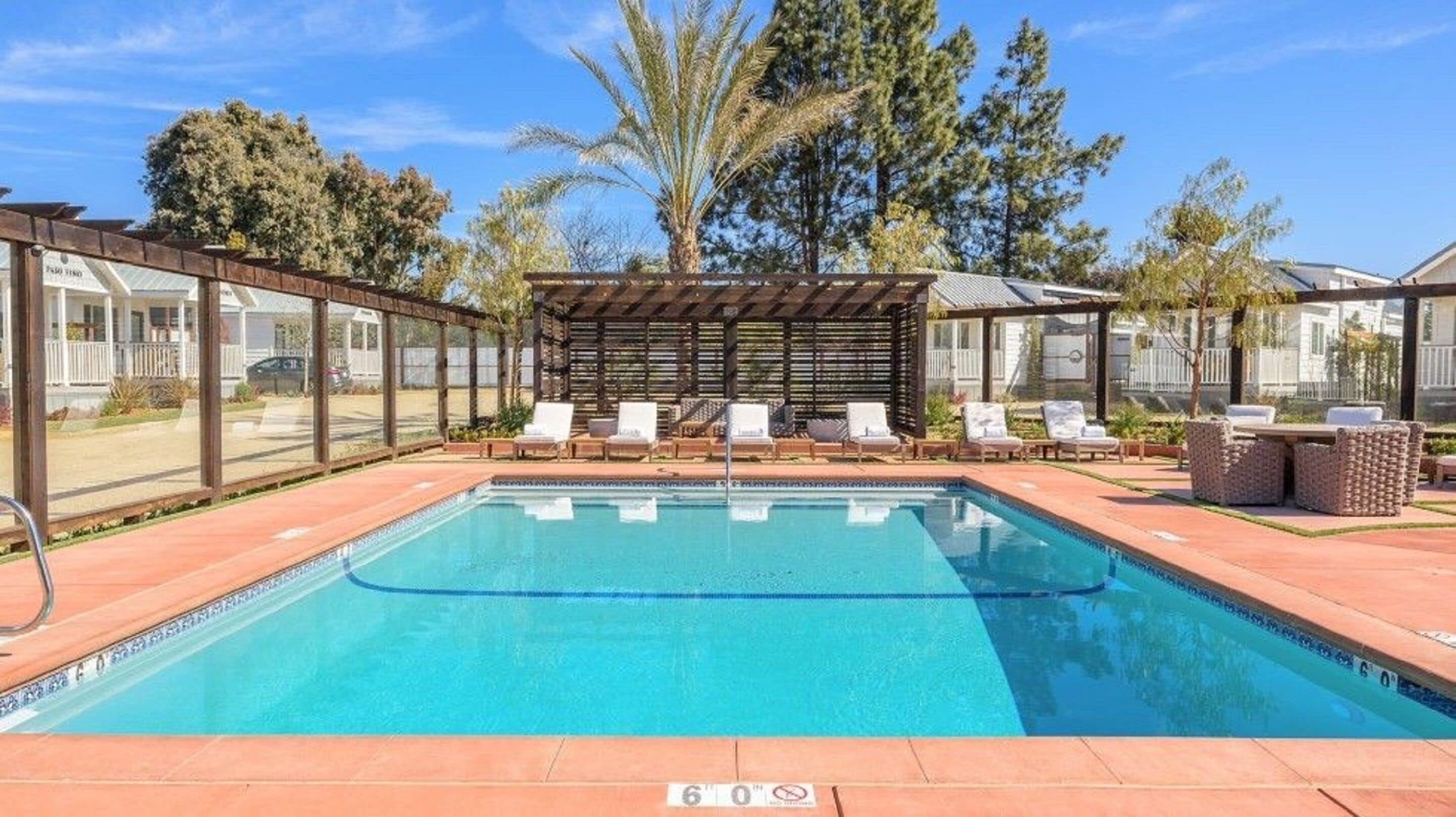 حمّام سباحة خارجي