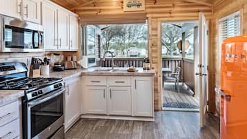 Surf Cabin | Private kitchen