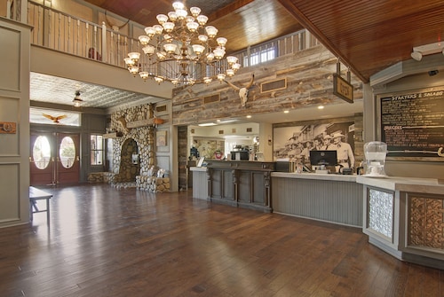 Palm Canyon Hotel & RV Resort