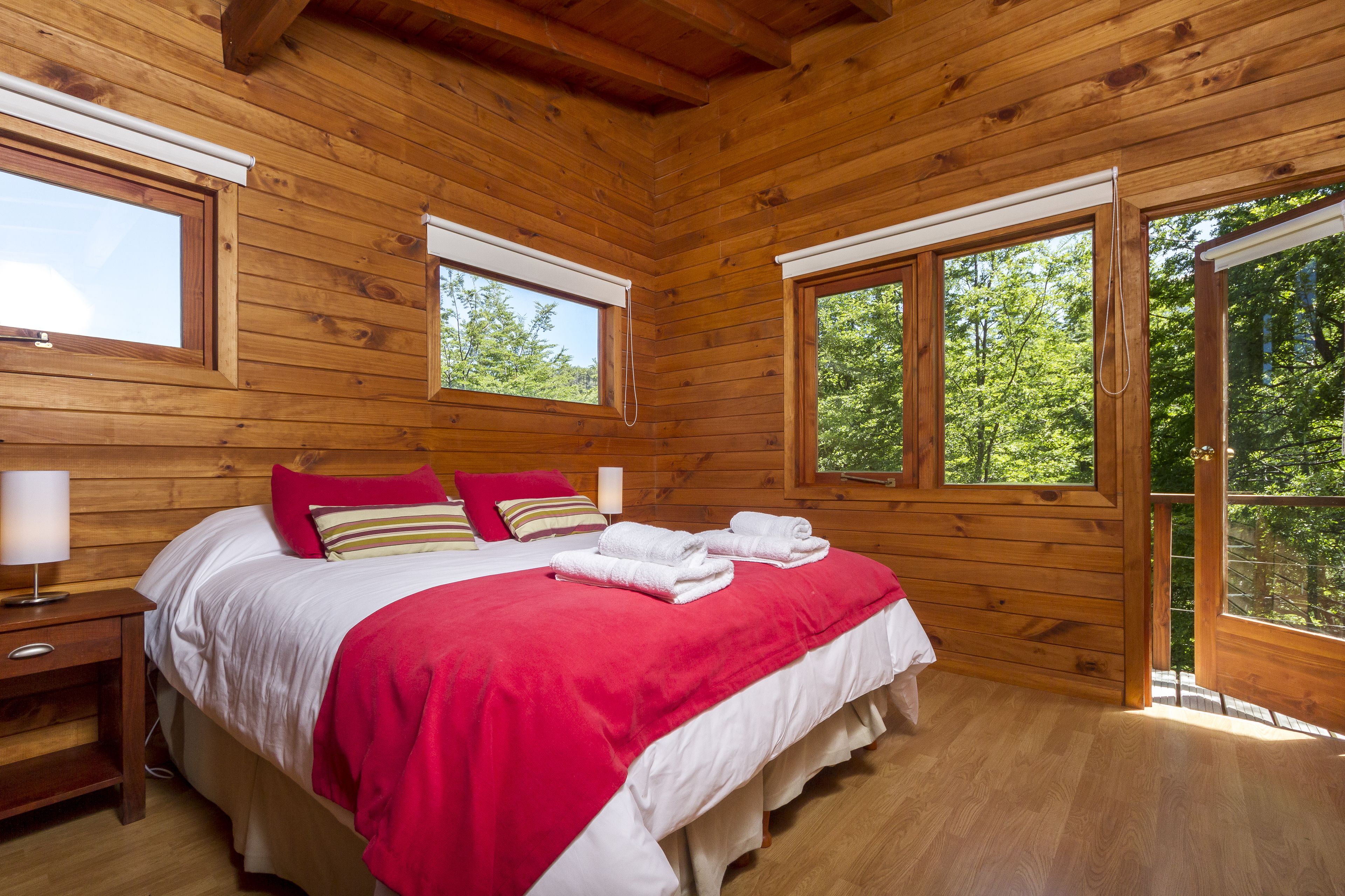 premium bedding, in-room safe, individually furnished, laptop workspace