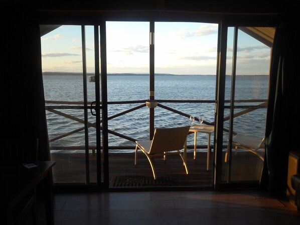 Waterfront Villa | Balcón