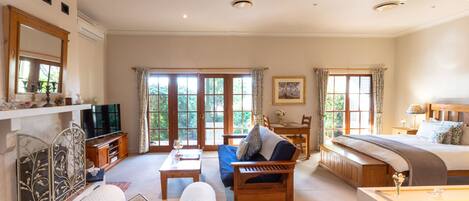 Suite Mewah, 1 kamar tidur | Setrika/meja setrika dan Wi-Fi gratis