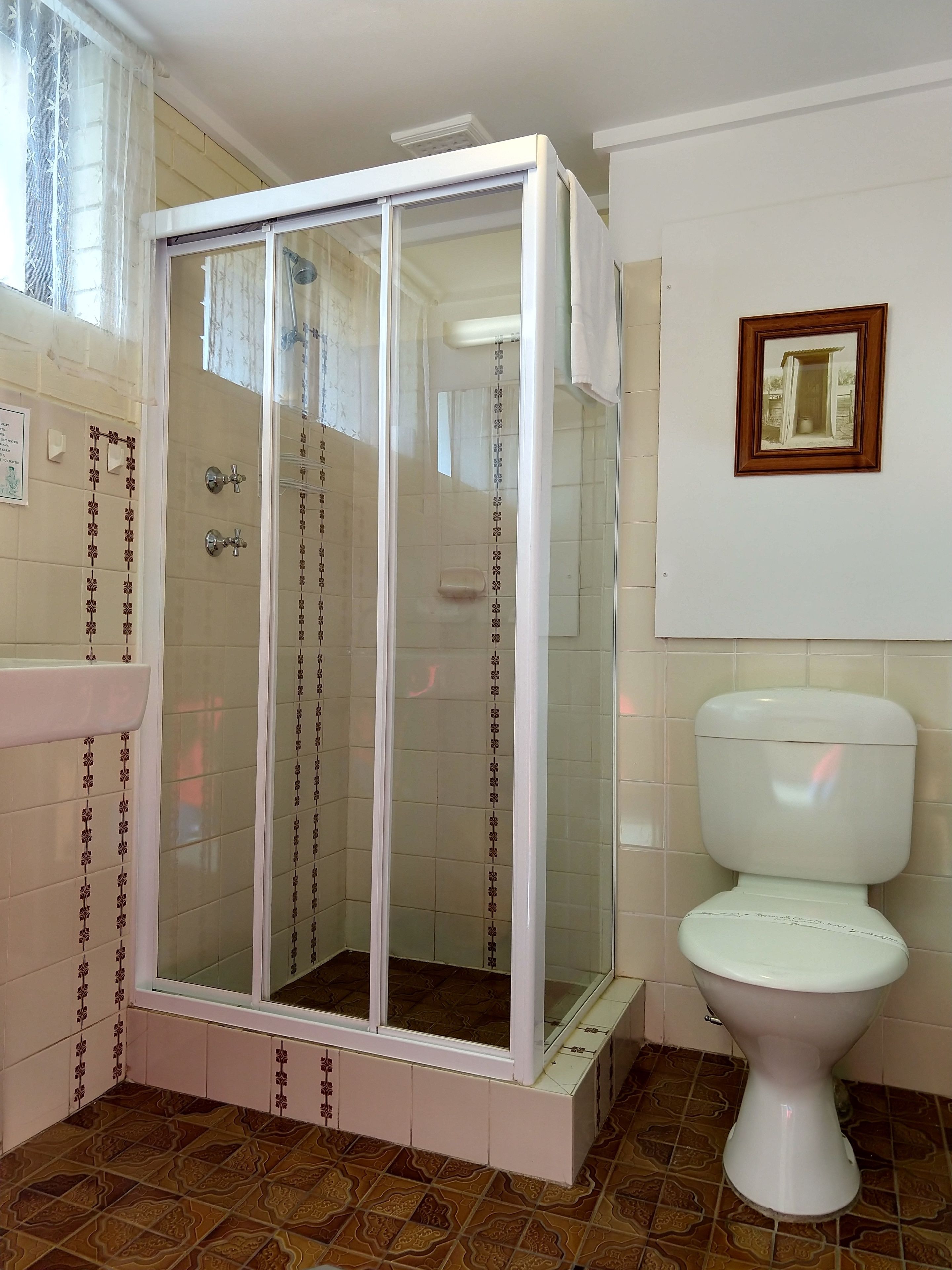 Shower, free toiletries, hair dryer, towels