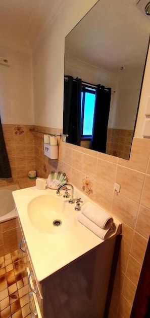 Family Apartment | Bathroom