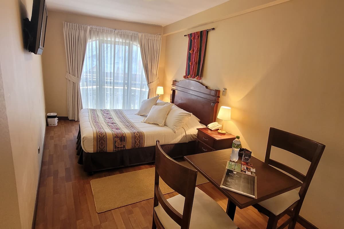 standard double room, 1 double bed | in-room safe, desk, iron/ironing board, free wifi