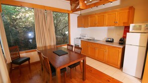 Waterfront Cabin 5 Share | Private kitchen | Fridge, microwave, stovetop, coffee/tea maker - Beauty Point Tourist Park (Beauty Point)