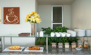 Free daily buffet breakfast  - Iracema Mar Hotel (Fortaleza)