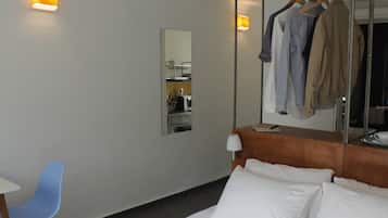 Quarto casal grand | Roupas de cama premium, frigobar, cofres nos quartos, escrivaninha