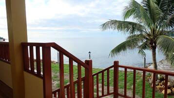 Quadruple Room, Non Smoking, Beachfront | In-room safe, free WiFi, bed sheets