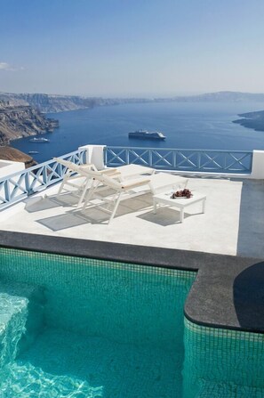 Pool - Gorgona Villas (Santorini)