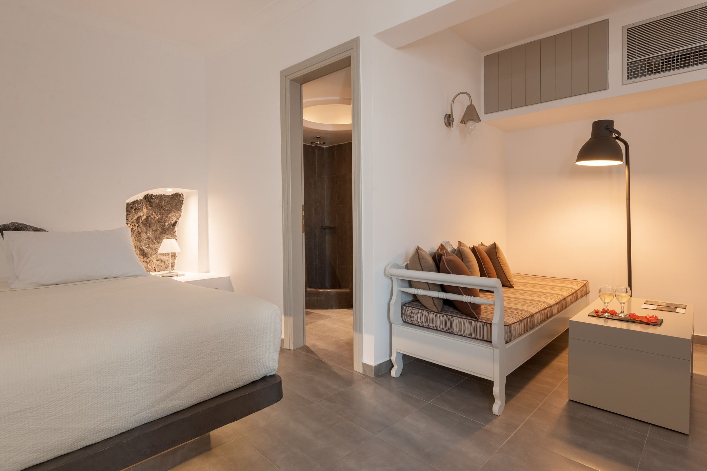 honeymoon suite | in-room safe, free cots/infant beds, free wifi, bed sheets