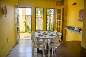 Desayuno buffet diario (BRL 15 por persona)