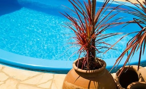 Outdoor pool, pool umbrellas, sun loungers - Santorini Flats (Marechal Deodoro)