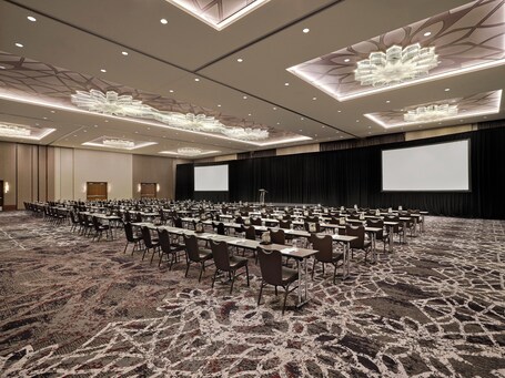 Loews Chicago Hotel - Image 29