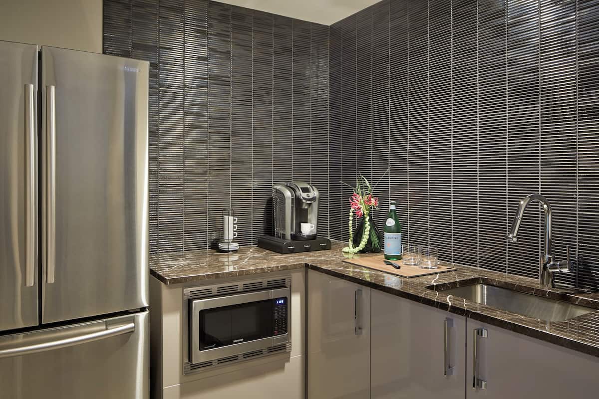 Navy Pier Suite | Private kitchen | Mini-fridge, microwave, coffee/tea maker