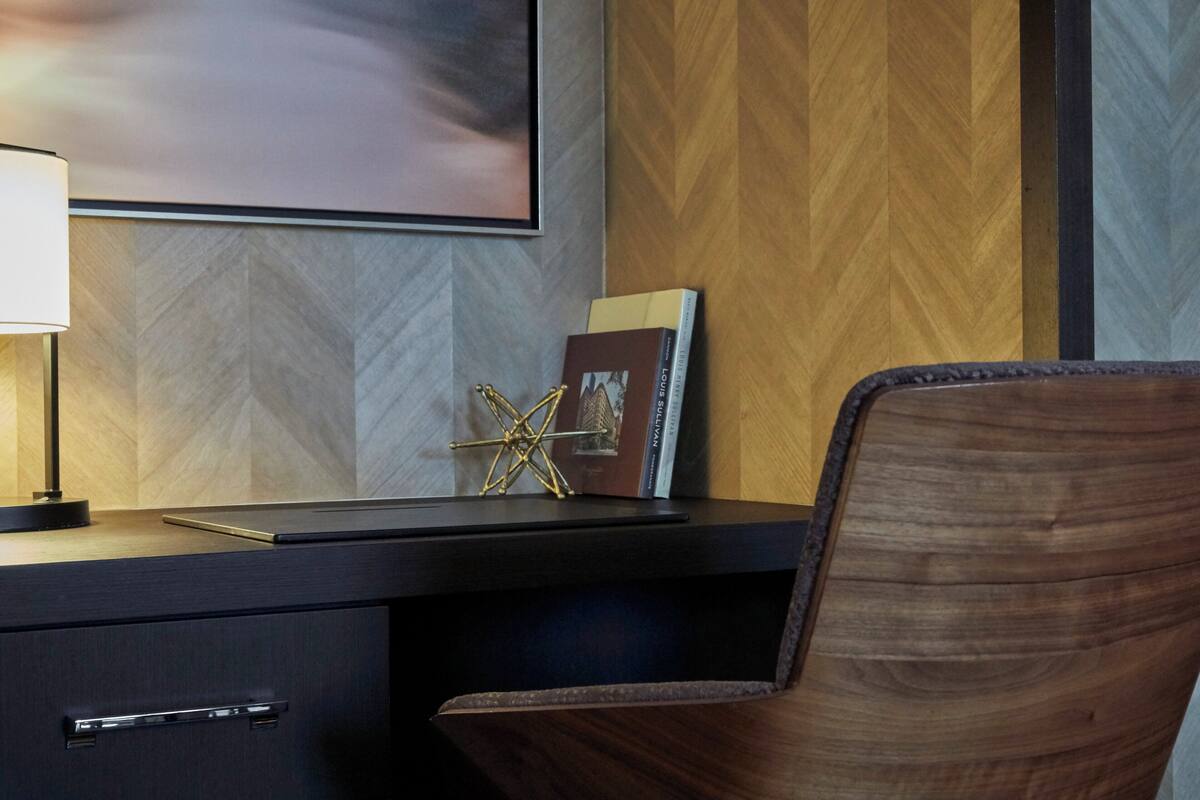 Chicago Suite | 1 室のベッドルーム、高級寝具、羽毛の掛け布団、セーフティボックス (室内)