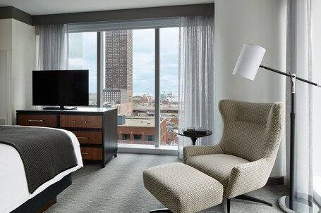 Loews Chicago Hotel - Image 39
